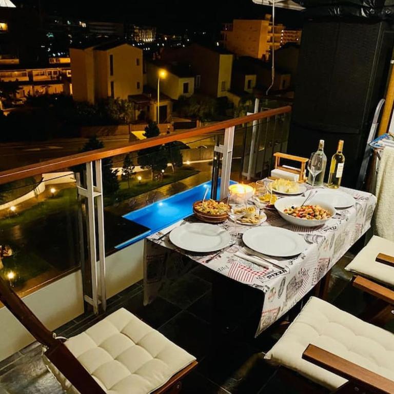 Luminoso apartamento con piscina - Two-Bedroom Apartment - 2