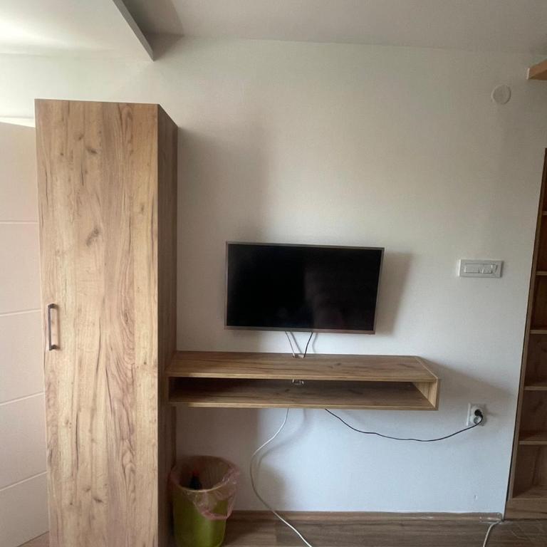 Apartments "Predah kod Baraća" - Dvokrevetna Soba sa Bračnim Krevetom/Zasebnim Krevetima i Balkonom - 1