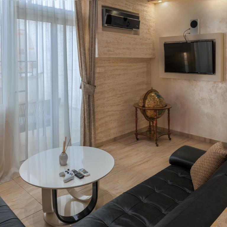 Hotel Maksim - Deluxe Apartment - 20