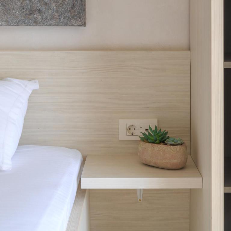 Hotel Maksim - Double Room with Balcony - 14