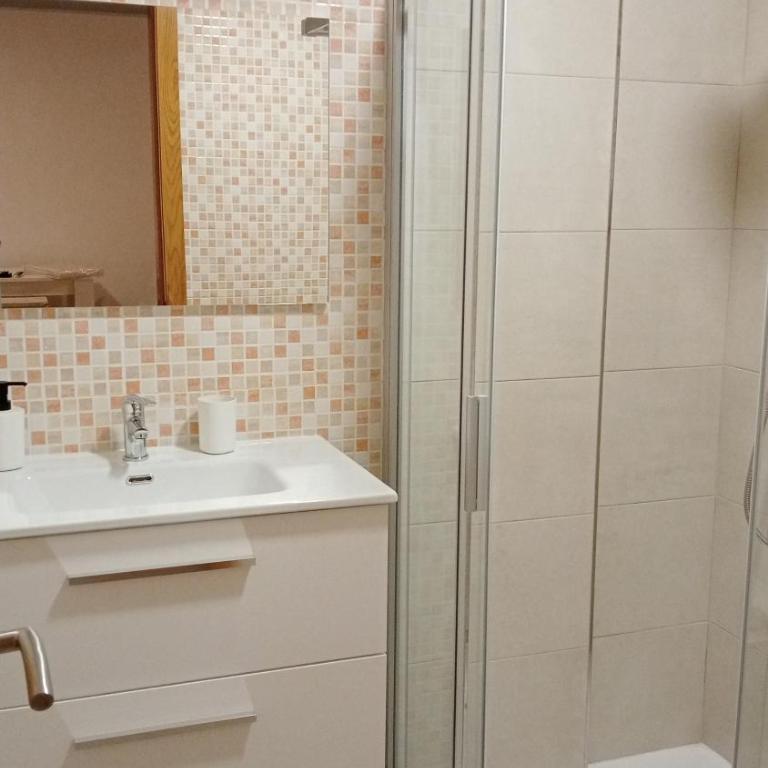 ATICO A 3 KM DE SANXENXO CON PISCINA Y GARAJE - Apartamento de 2 dormitorios - 10