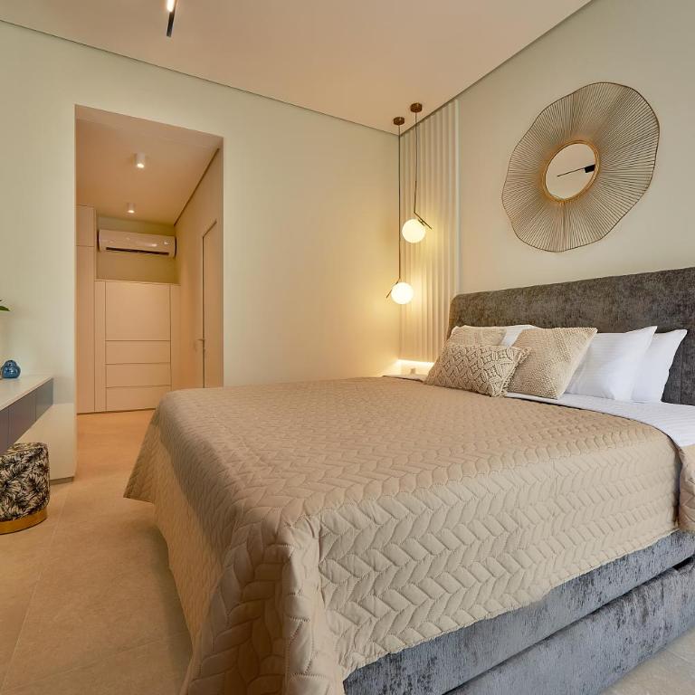 Belvedere Royal, Luxury Seaview & Pool Apartments - Deluxe Suite with Spa Bath - 11