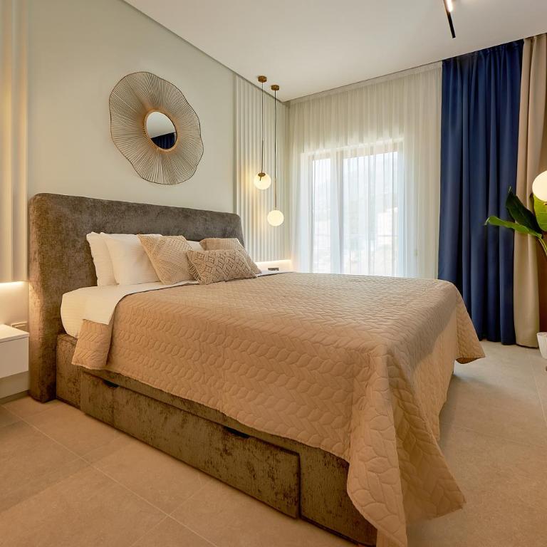 Belvedere Royal, Luxury Seaview & Pool Apartments - Deluxe Suite with Spa Bath - 12