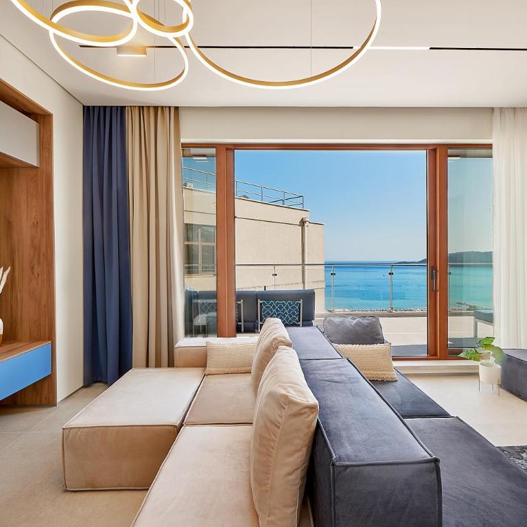 Belvedere Royal, Luxury Seaview & Pool Apartments - Deluxe Suite with Spa Bath - 13