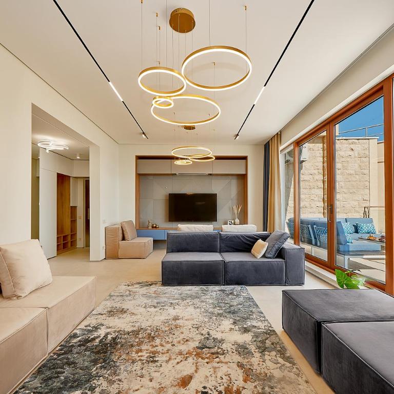 Belvedere Royal, Luxury Seaview & Pool Apartments - Deluxe Suite with Spa Bath - 1