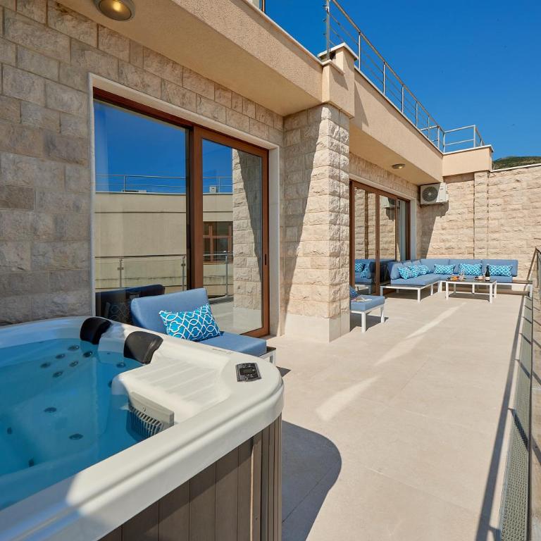 Belvedere Royal, Luxury Seaview & Pool Apartments - Deluxe Suite with Spa Bath - 22