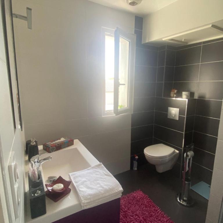 Chambre avec salle de bain privée à l étage dans ma maison - Chambre Double avec Salle de Bains Privative - 4