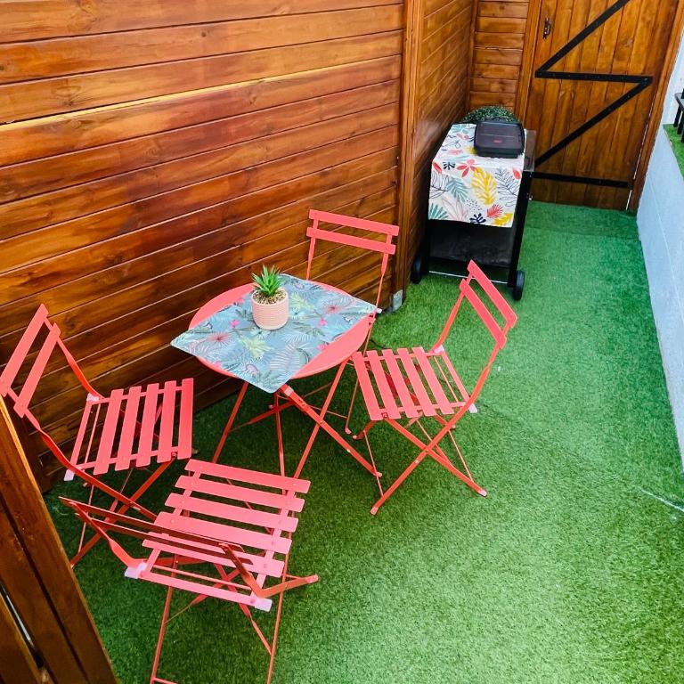jolie maison individuelle 50 m2 ,design et climatisée, tout confort, wifi, terasse privée , 5 min plage et autoroute, stationnement gratuit - Haus mit 1 Schlafzimmer - 18