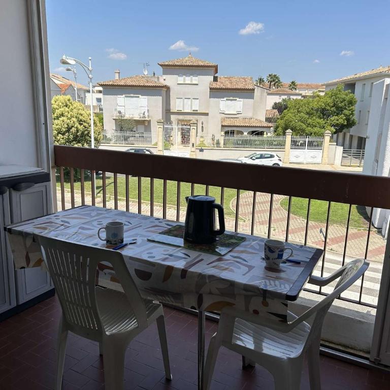 Appartement 2 pièces cabine climatisé avec terrasse et parking privé - 6 couchages - Le Grau-du-Roi - FR-1-250-257 - Apartment - 3