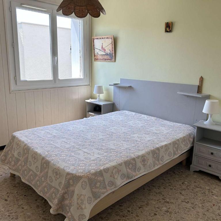 Appartement 2 pièces cabine climatisé avec terrasse et parking privé - 6 couchages - Le Grau-du-Roi - FR-1-250-257 - Apartment - 6
