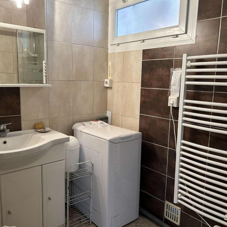 Appartement 2 pièces cabine climatisé avec terrasse et parking privé - 6 couchages - Le Grau-du-Roi - FR-1-250-257 - Apartment - 13