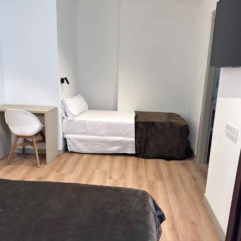 Hotel BESTPRICE Valencia - Deluxe Triple Room - 3