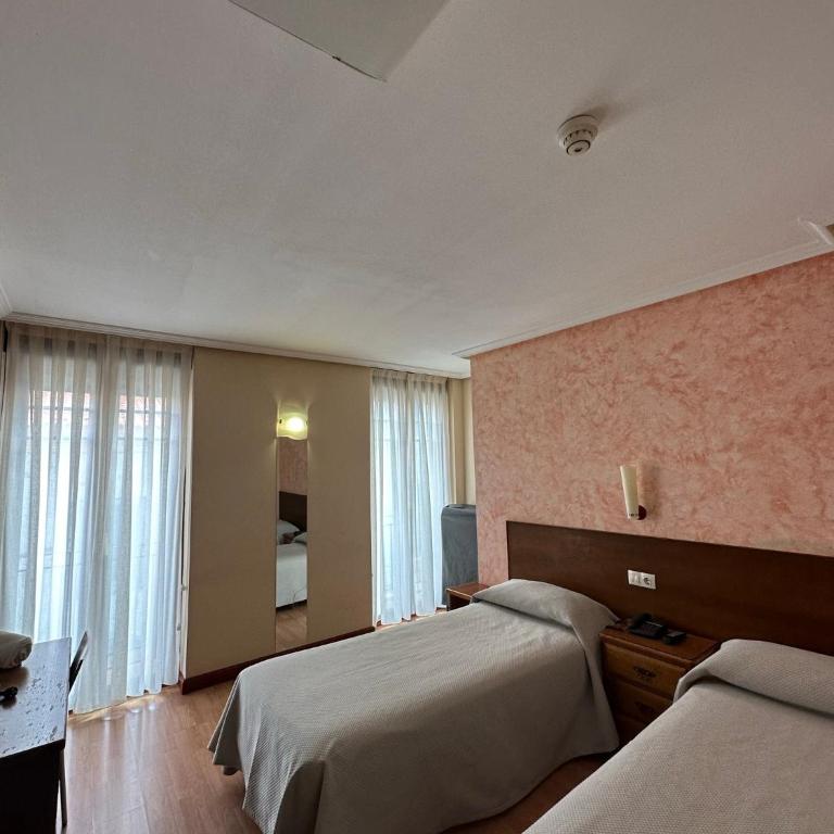 Hostal Restaurante Boccalino - Habitación Doble con sofá cama - 1