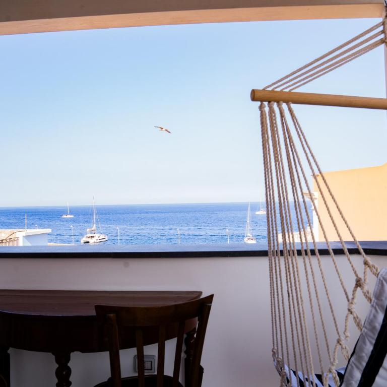 Casa Lussu - Double Room with Sea View - 7
