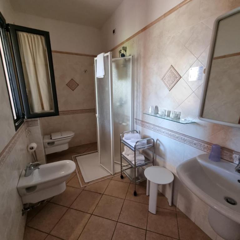 Hotel Delle Isole - Camera Matrimoniale con Letto Supplementare e Balcone - 5