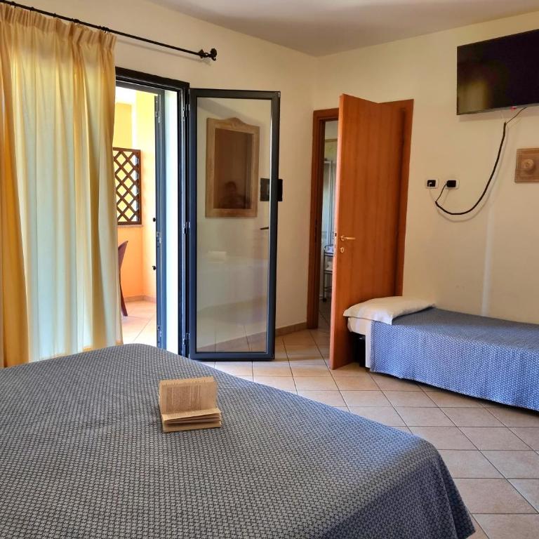 Hotel Delle Isole - Camera Matrimoniale con Letto Supplementare e Balcone - 11