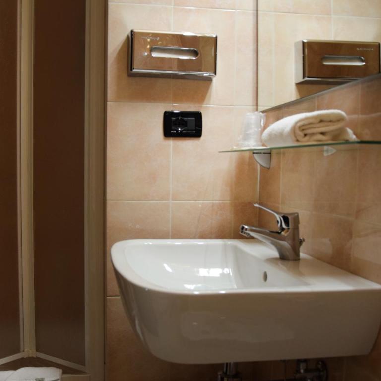 Hotel Valentino Du Parc - Camera Deluxe (2 Adulti + 1 Bambino) - 2