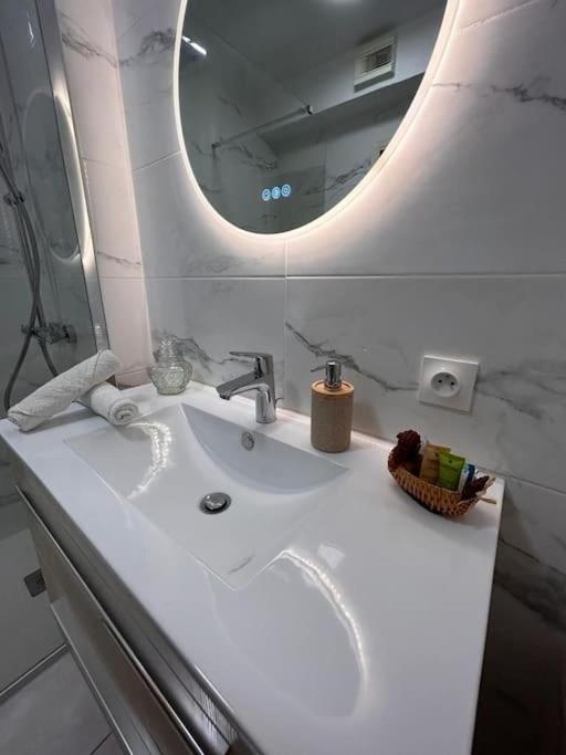 Grand T2 lumineux, 2 balcons, coeur de ville, à 100m plage, parking - Apartamento de 1 dormitorio - 10