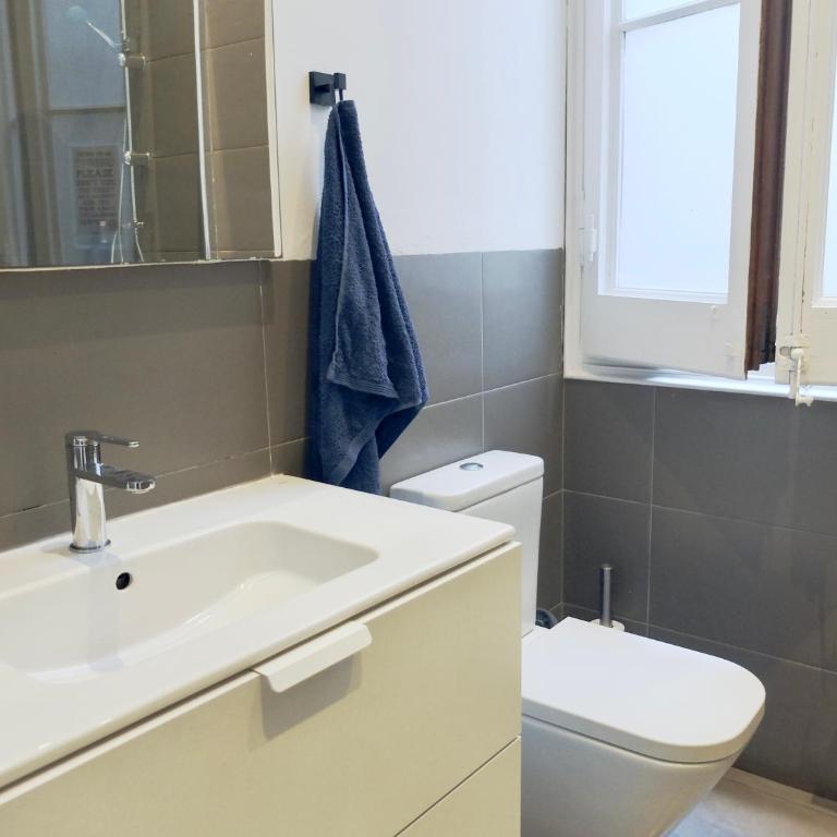 Fabrizzio's Petit - Twin Room with Shared Bathroom - 1