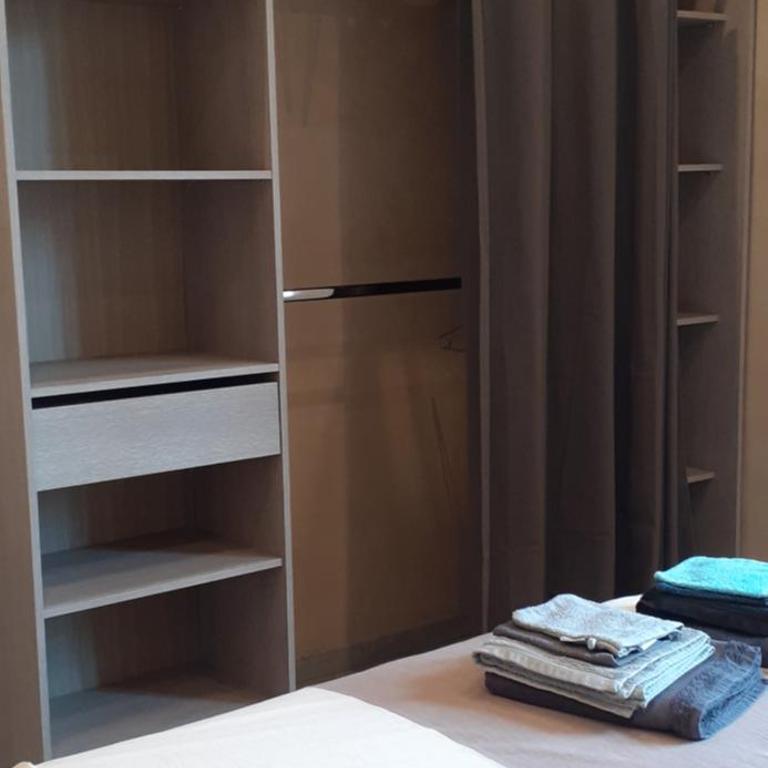 Spacieux T4 Nîmes plein centre la Coupole - Three-Bedroom Apartment - 15