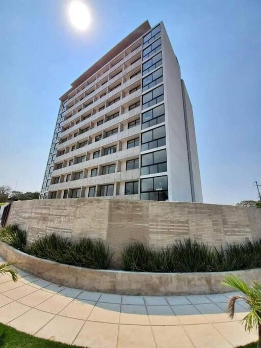 Moderno departamento ubicación privilegiada en Santa Cruz con piscina - Apartamento con vistas a la piscina - 14