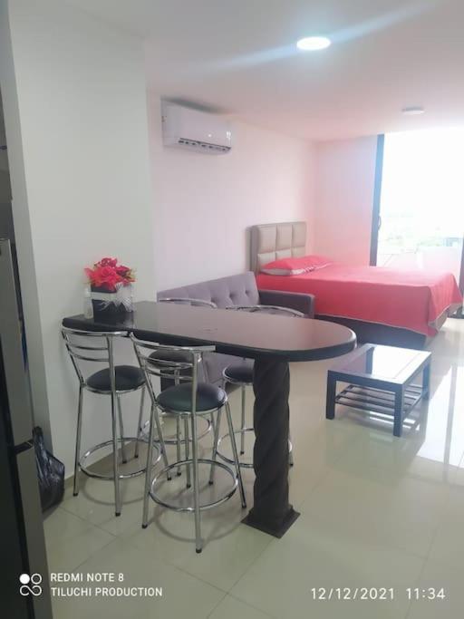 Moderno departamento ubicación privilegiada en Santa Cruz con piscina - Apartamento con vistas a la piscina - 15