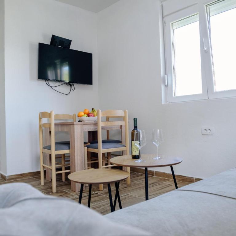 Premium Apartments - One-Bedroom Apartment - 3