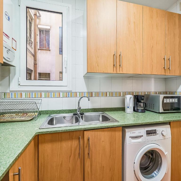 Belvilla by OYO Rambla Paris Apartment - Four-Bedroom Villa - 17