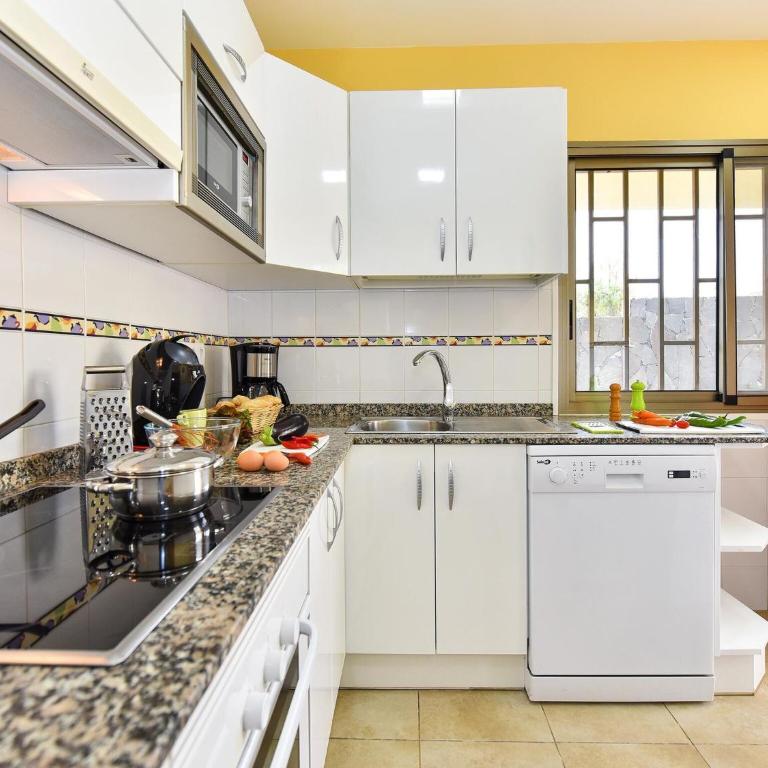 Beach house 50 meters from the beach for a complete holiday - Casa Vacacional de 3 dormitorios - 9