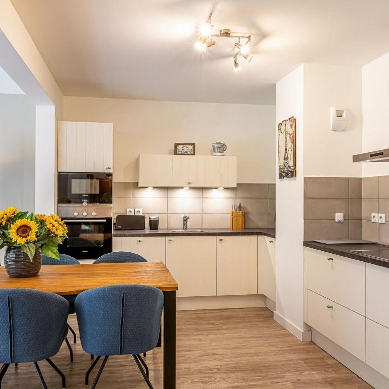 Sunny Terrace & Ski Access - Maison de Vacances 2 Chambres - 8