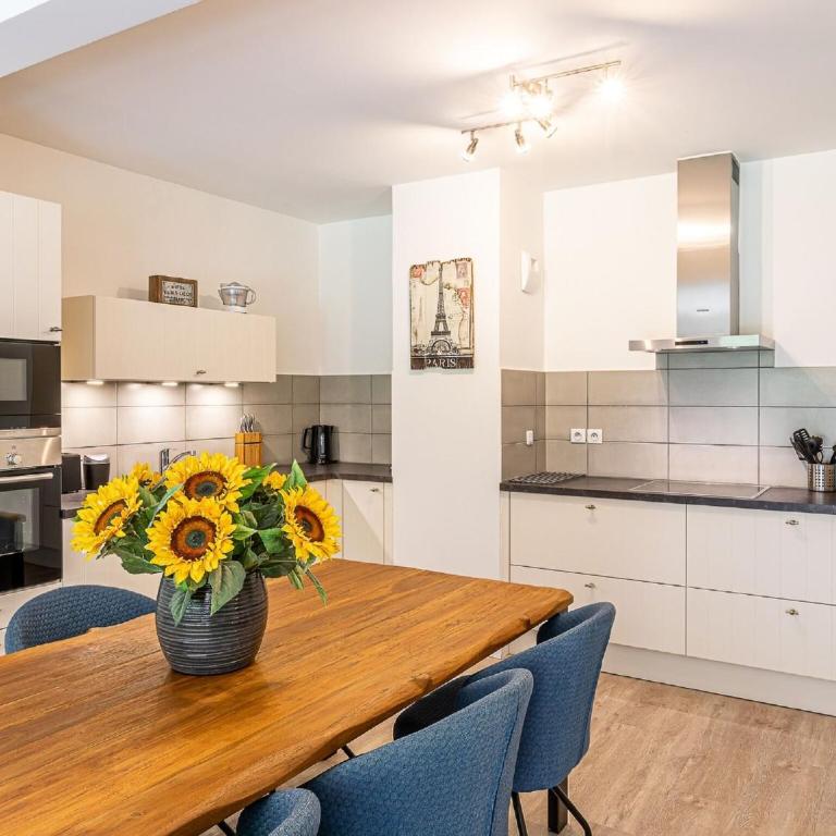 Sunny Terrace & Ski Access - Maison de Vacances 2 Chambres - 4