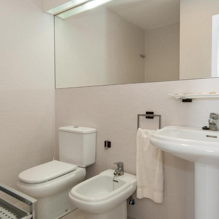 Belvilla by OYO Burras FA03 - Three-Bedroom Vacation Home - 18
