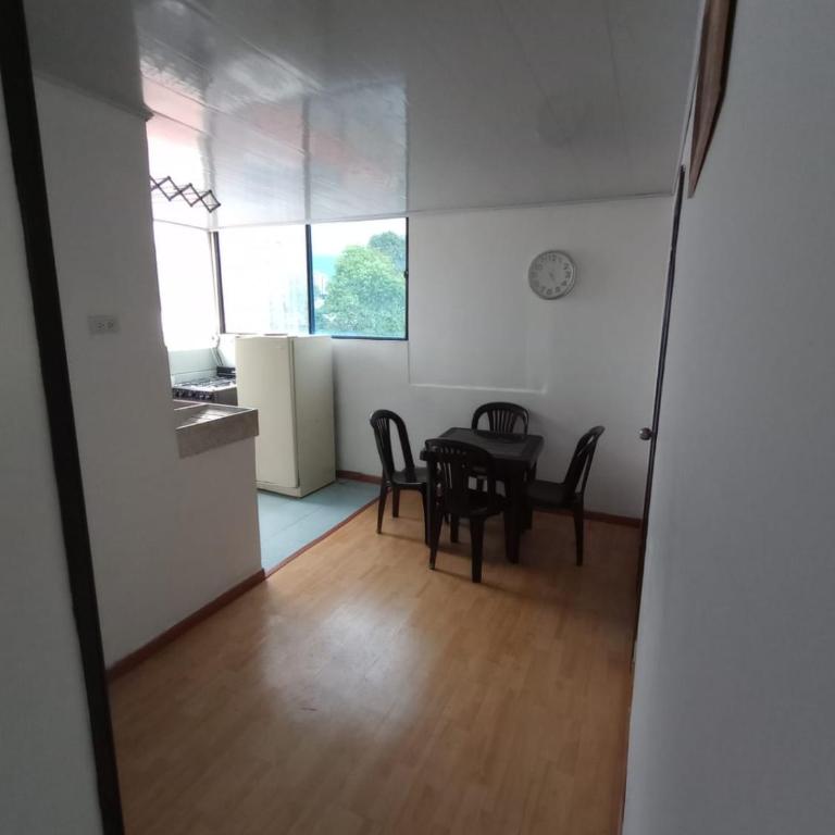 Cerca al club militar embajada americana, Corferias 502 - Apartamento de 2 dormitorios - 1