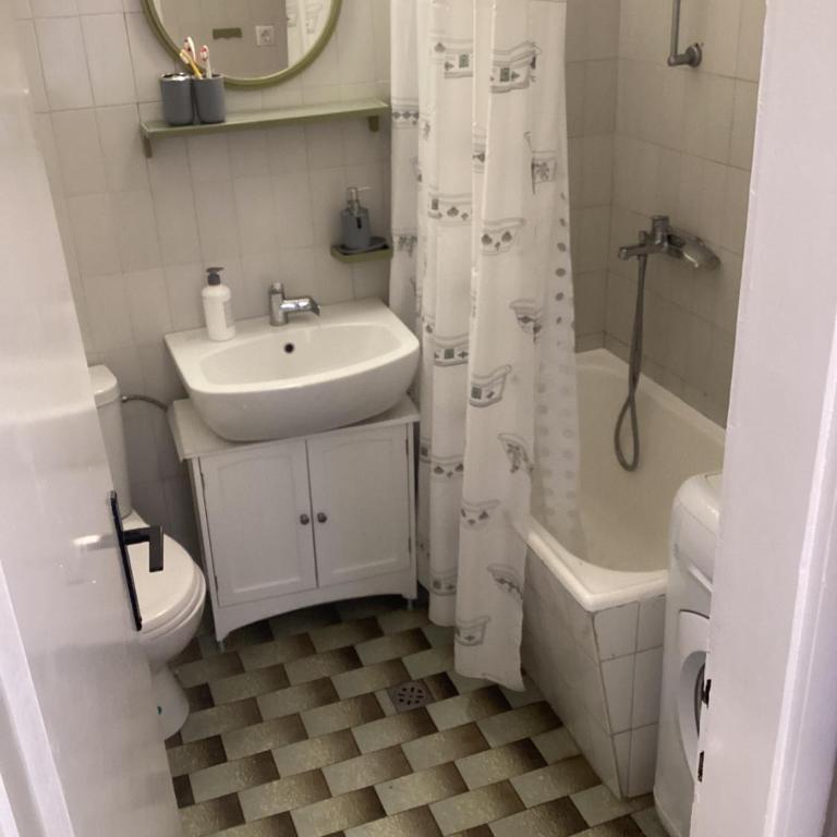 Lovely and peaceful vintage apartment near beach - Apartman sa 2 Spavaće Sobe - 8