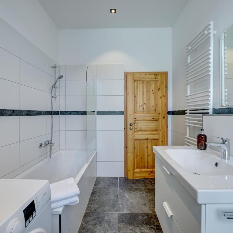 Kaza Guesthouse, centrally located 2 & 3 bedroom Apartments in Augsburg - Apartment mit 3 Schlafzimmern - 14