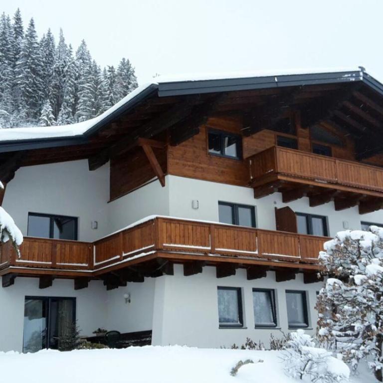 Ferienwohnung Gföller - Three-Bedroom Apartment with Shower - 1