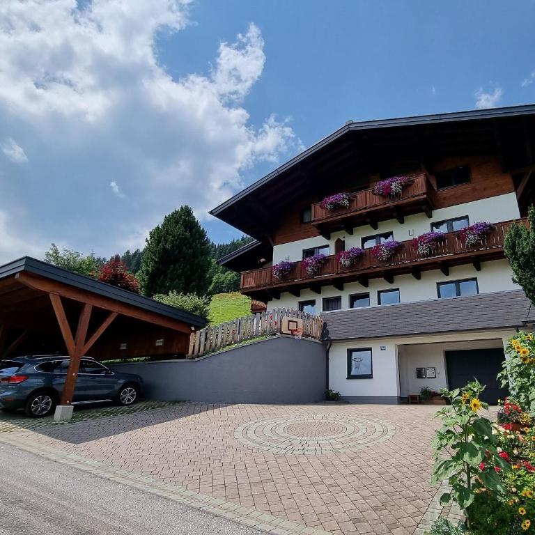 Ferienwohnung Gföller - Three-Bedroom Apartment with Shower - 12