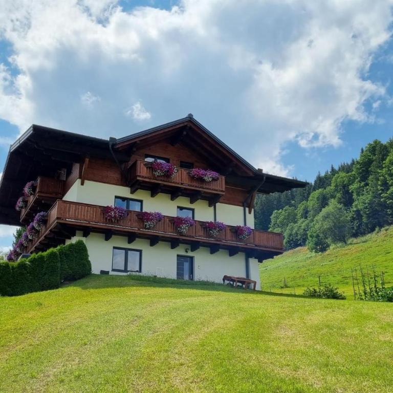 Ferienwohnung Gföller - Three-Bedroom Apartment with Shower - 13
