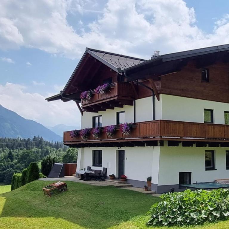 Ferienwohnung Gföller - Three-Bedroom Apartment with Shower - 14