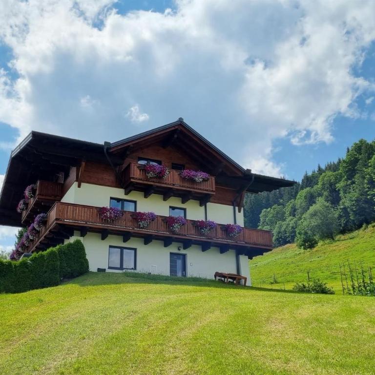 Ferienwohnung Gföller - Three-Bedroom Apartment with Shower - 16