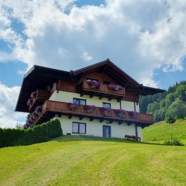 Ferienwohnung Gföller - Three-Bedroom Apartment with Shower - 17