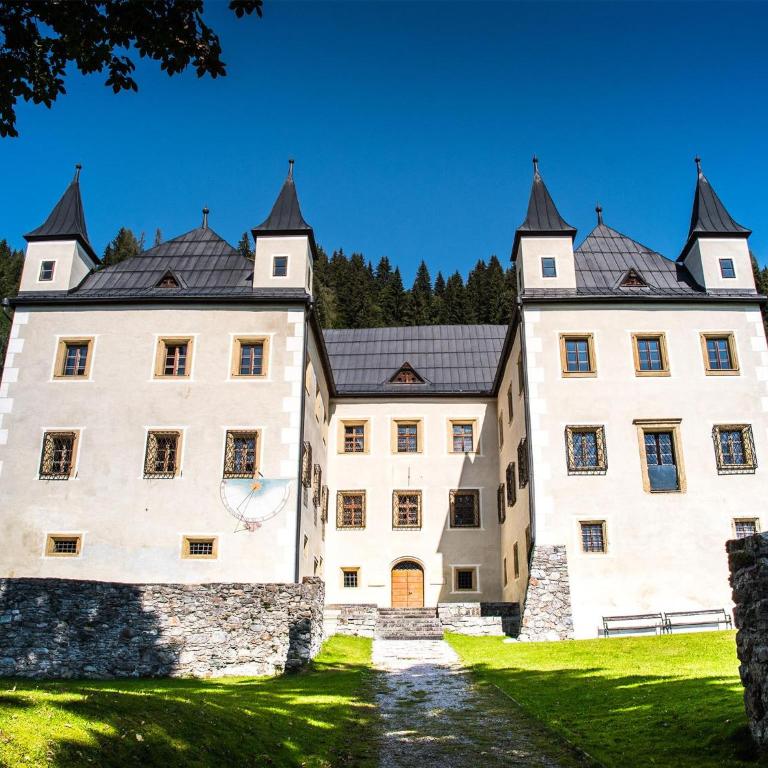 Ferienwohnung Gföller - Three-Bedroom Apartment with Shower - 23