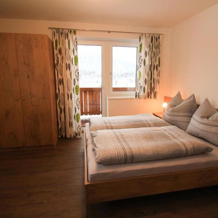 Ferienwohnung Gföller - Three-Bedroom Apartment with Shower - 40