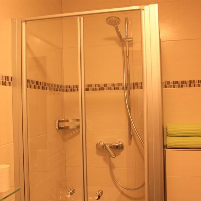 Ferienwohnung Gföller - Three-Bedroom Apartment with Shower - 44