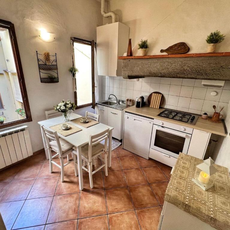 Il Giglio Bianco - One-Bedroom Apartment - 15