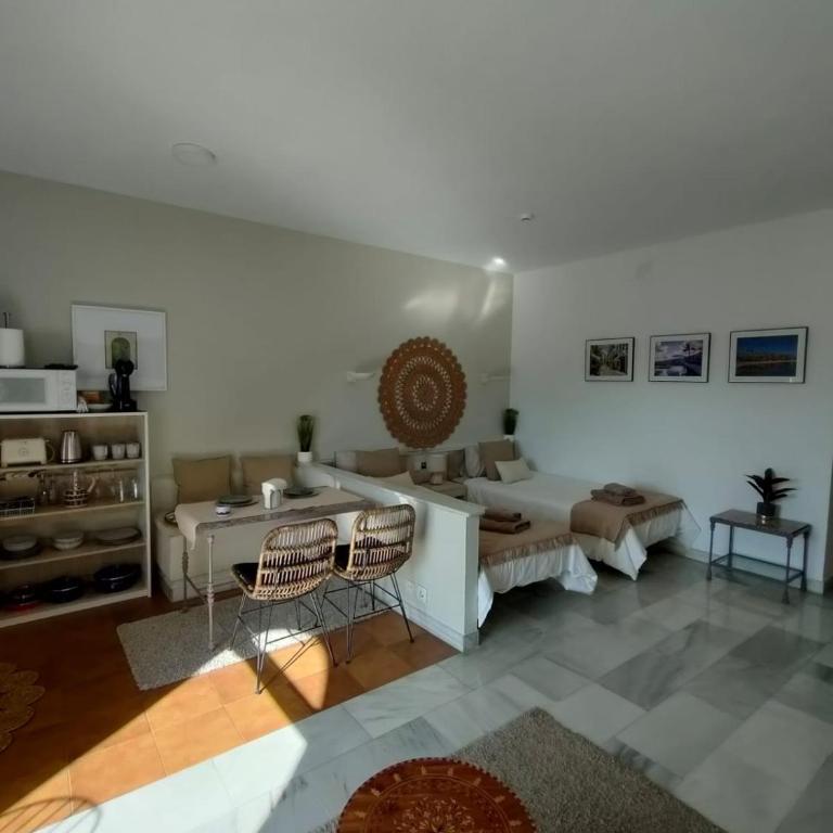 Bright & Cozy studio in the center of Puerto Banus, pool and terrace. - Apartment with Mountain View - 21
