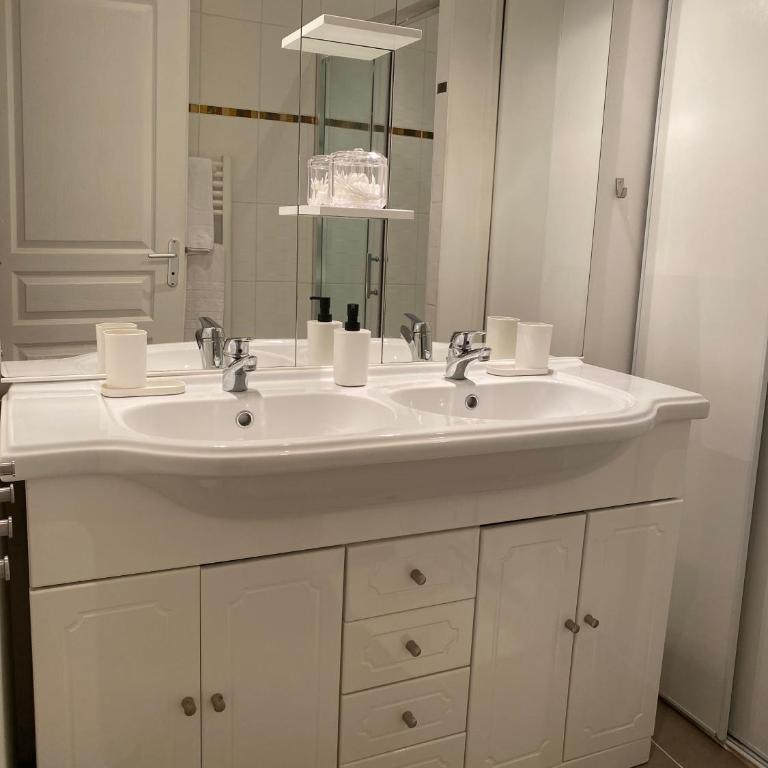 Ground Floor - Hauseman Building close to Thermes - Apartamento de 2 dormitorios - 22