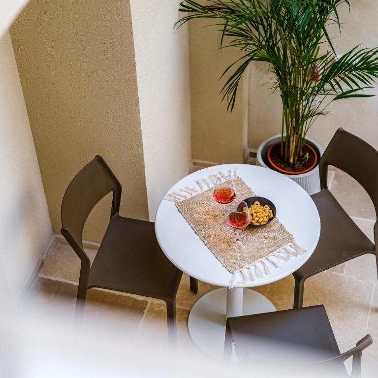 HelloAPULIA Charming Palazzo Clemente - self-catering suites with aircondition - One-Bedroom Apartment - 10