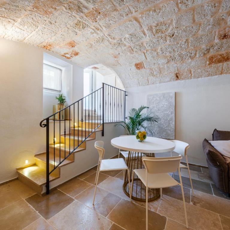 HelloAPULIA Charming Palazzo Clemente - self-catering suites with aircondition - One-Bedroom Apartment - 4