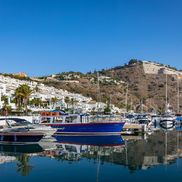 Apartamento con vistas y garaje en Marina del Este - Two-Bedroom Apartment - 45
